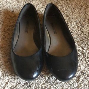 Black shiny flats